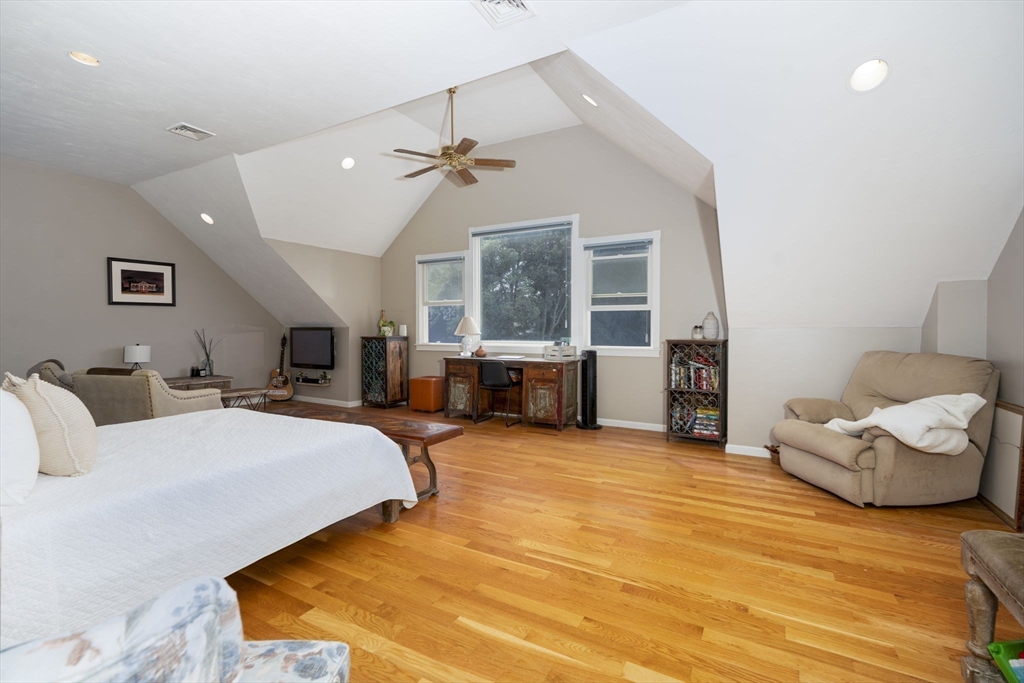 230 Lisle St