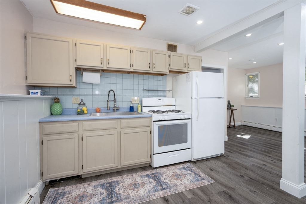 230 Lisle St