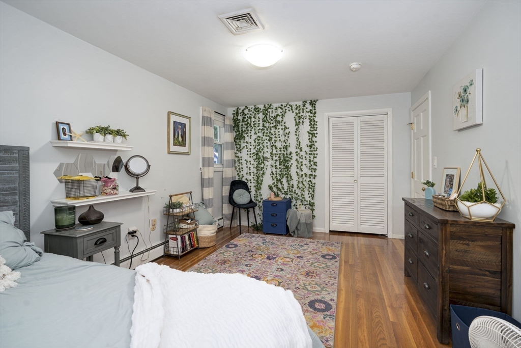 230 Lisle St