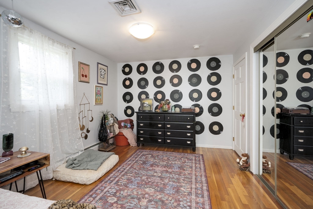 230 Lisle St