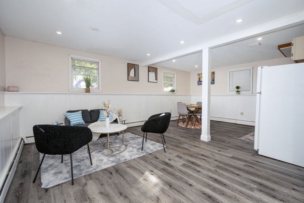 230 Lisle St