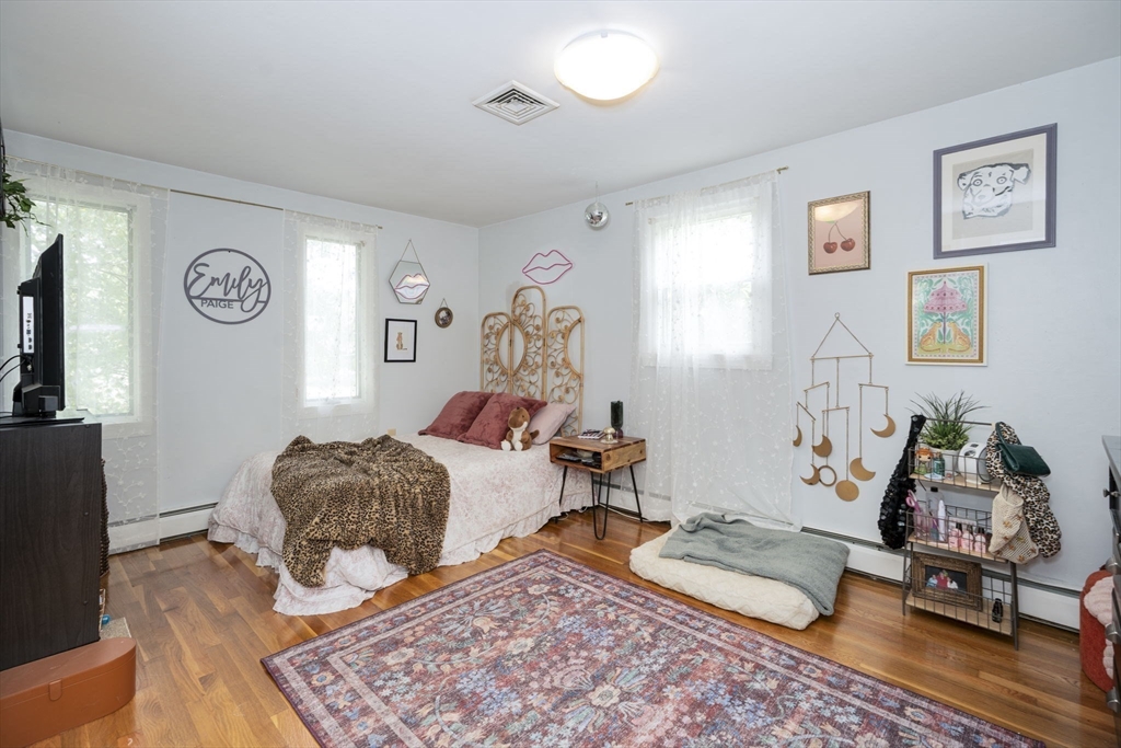 230 Lisle St