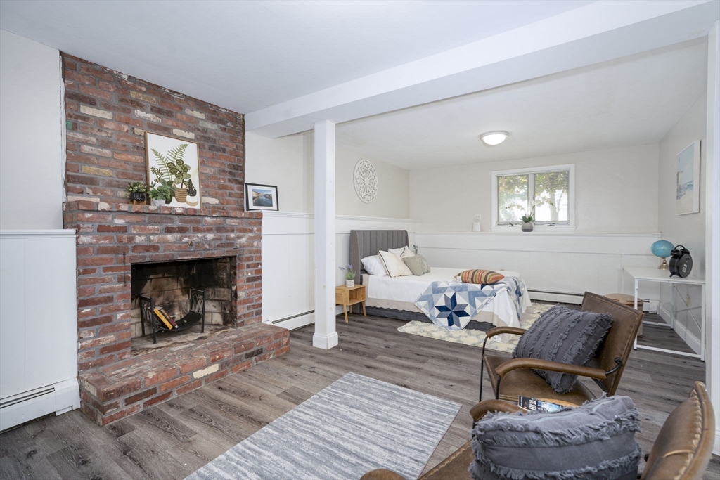 230 Lisle St