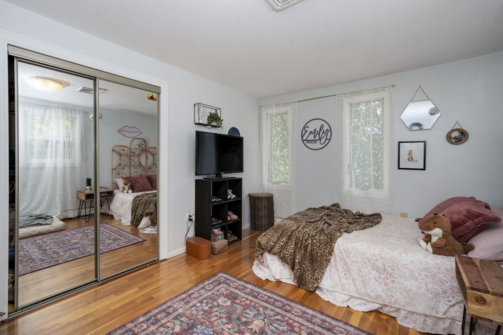 230 Lisle St