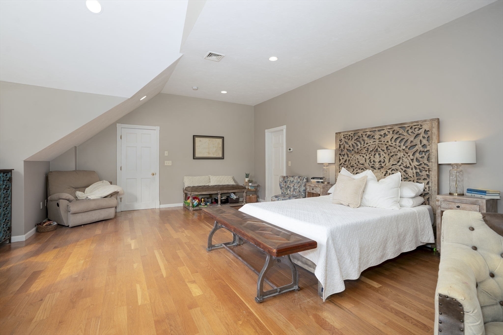 230 Lisle St