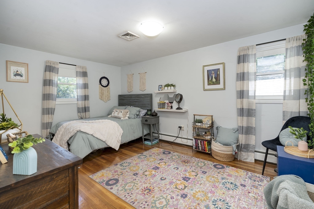 230 Lisle St