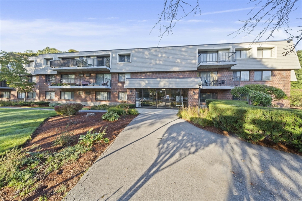 575 Broad St # 305