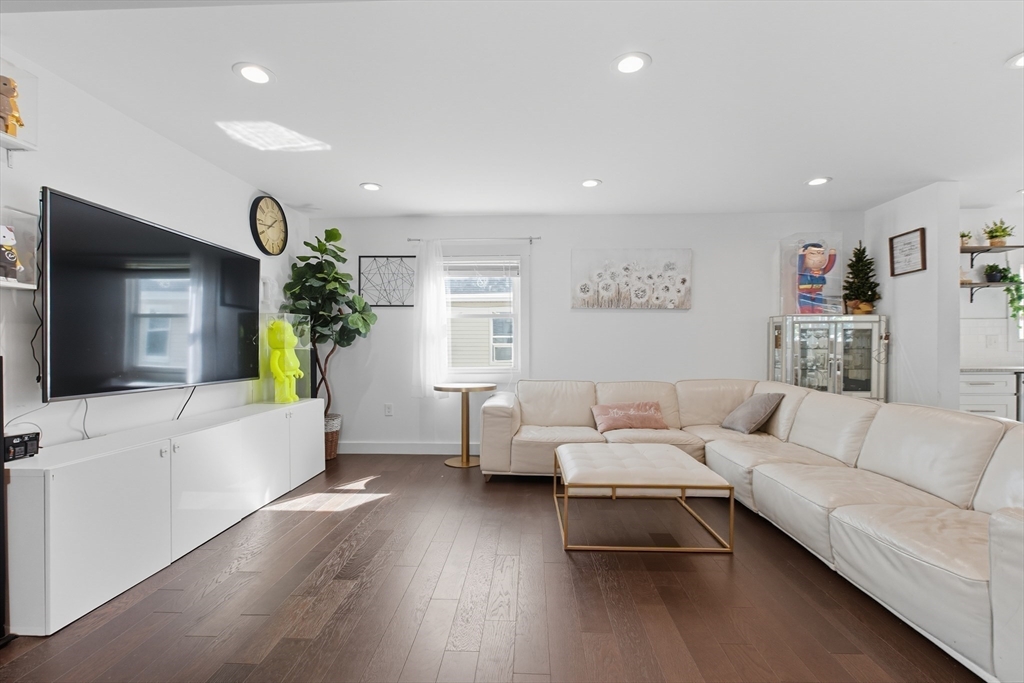 93 Wilson Ave