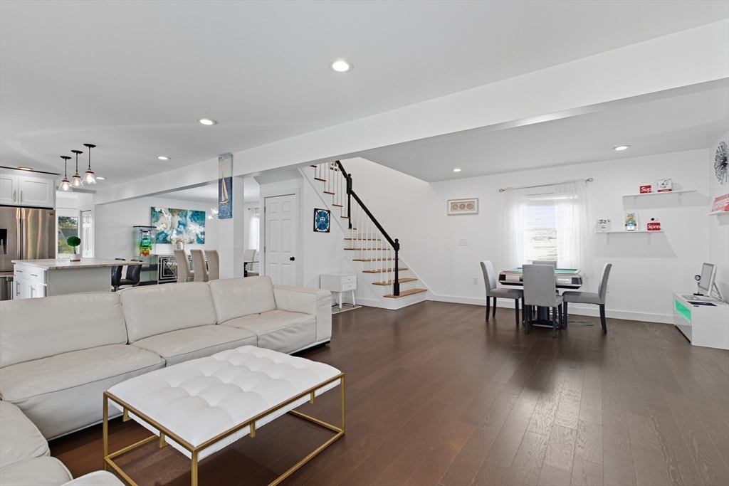93 Wilson Ave