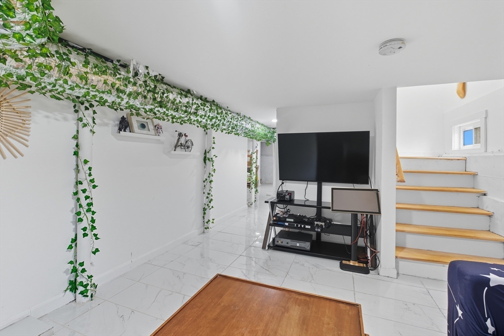 93 Wilson Ave