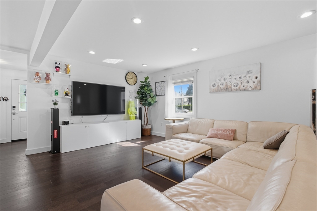 93 Wilson Ave