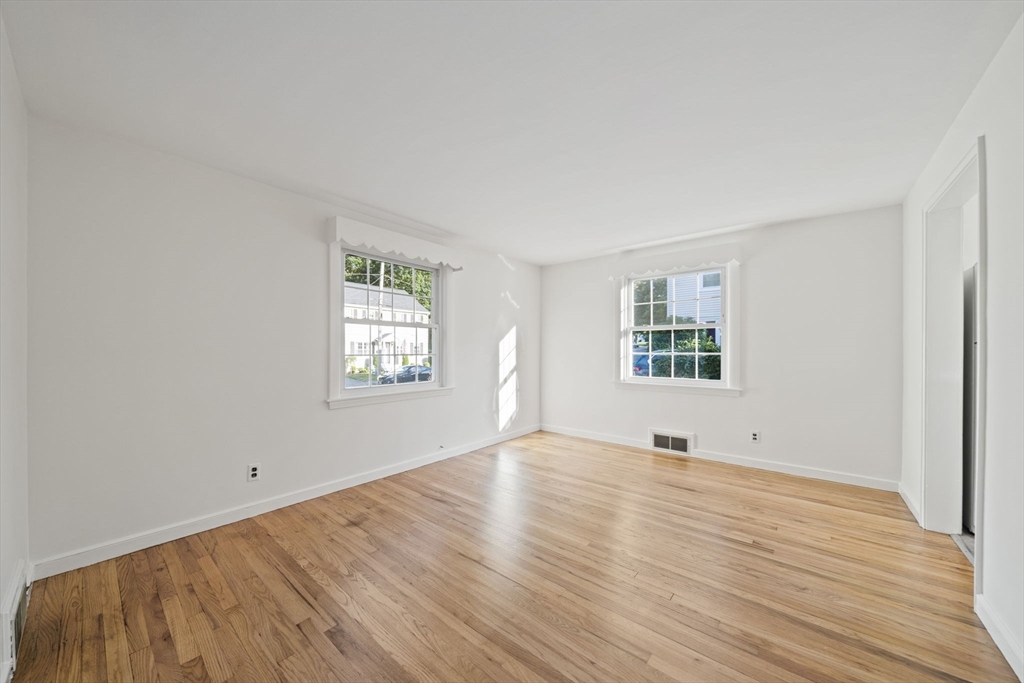 7 Drake St