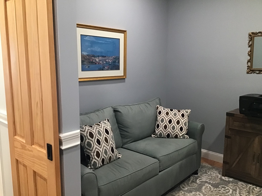 2 Mariners Way # 306