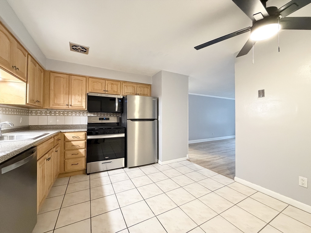 80 Walnut St # 405
