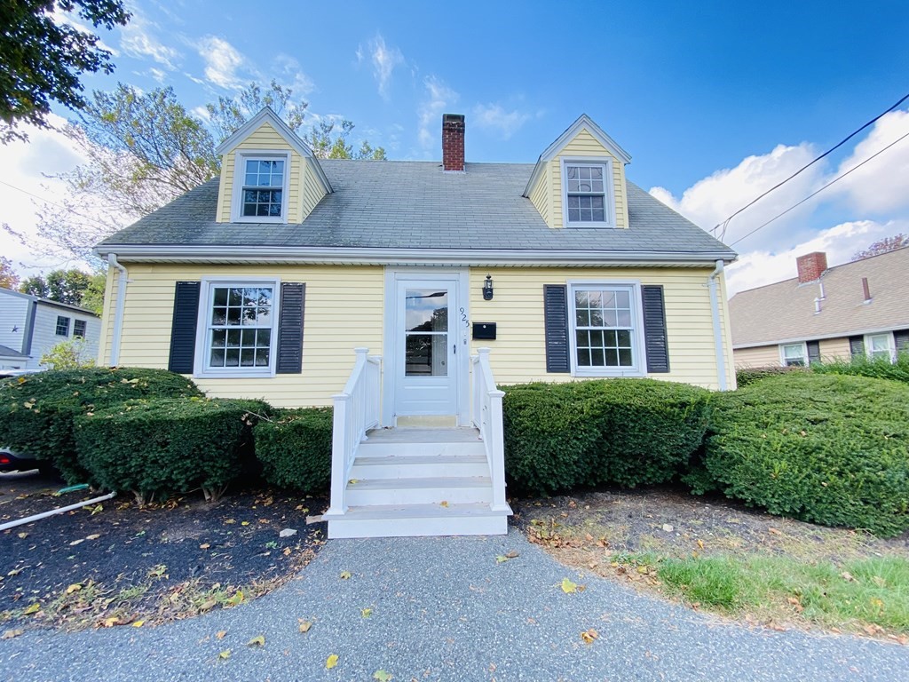 925 Main St