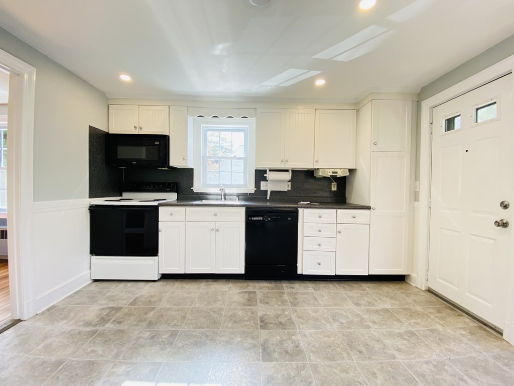 925 Main St