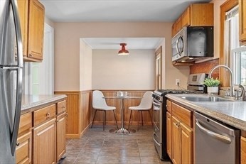 27 Fuller Rd Unit: SF