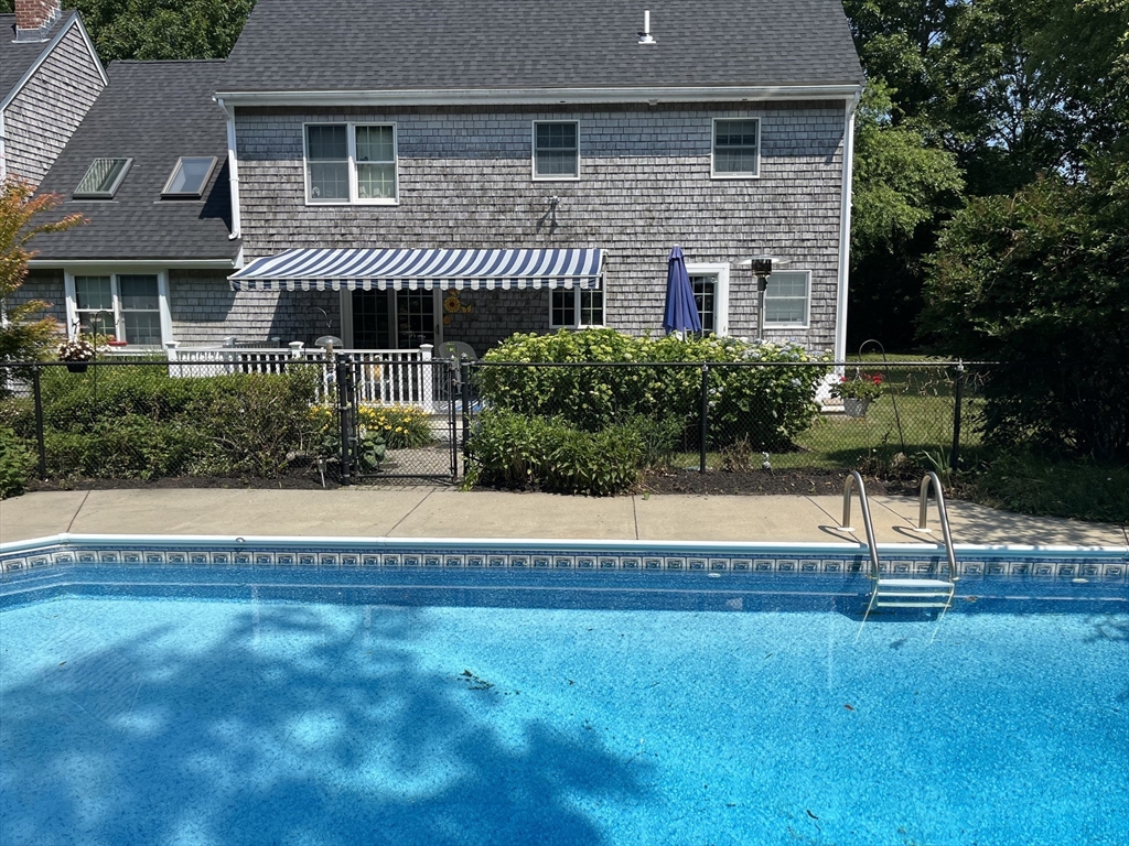 33 Tavern Way