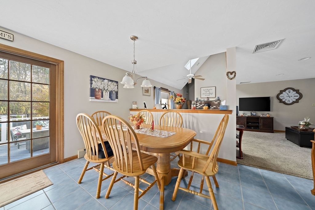 33 Tavern Way