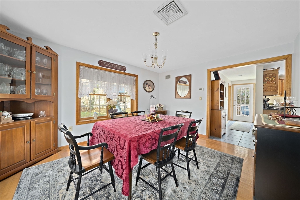 33 Tavern Way