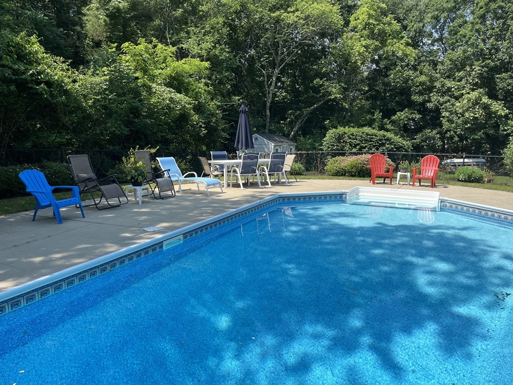 33 Tavern Way