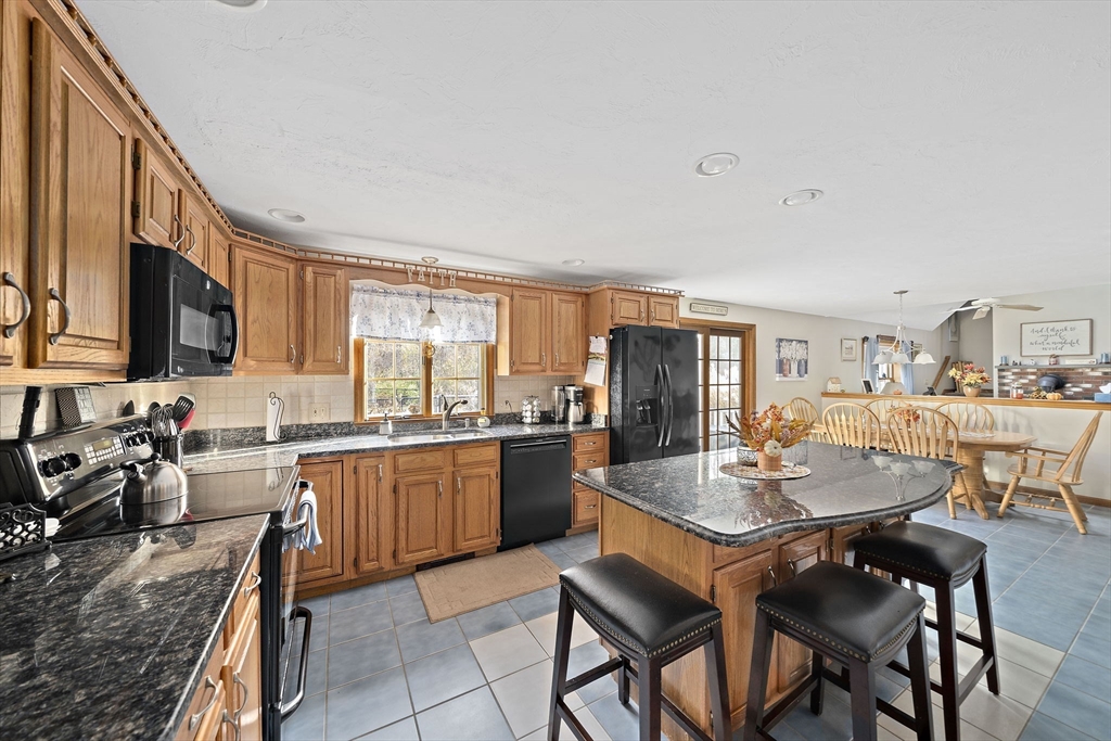 33 Tavern Way
