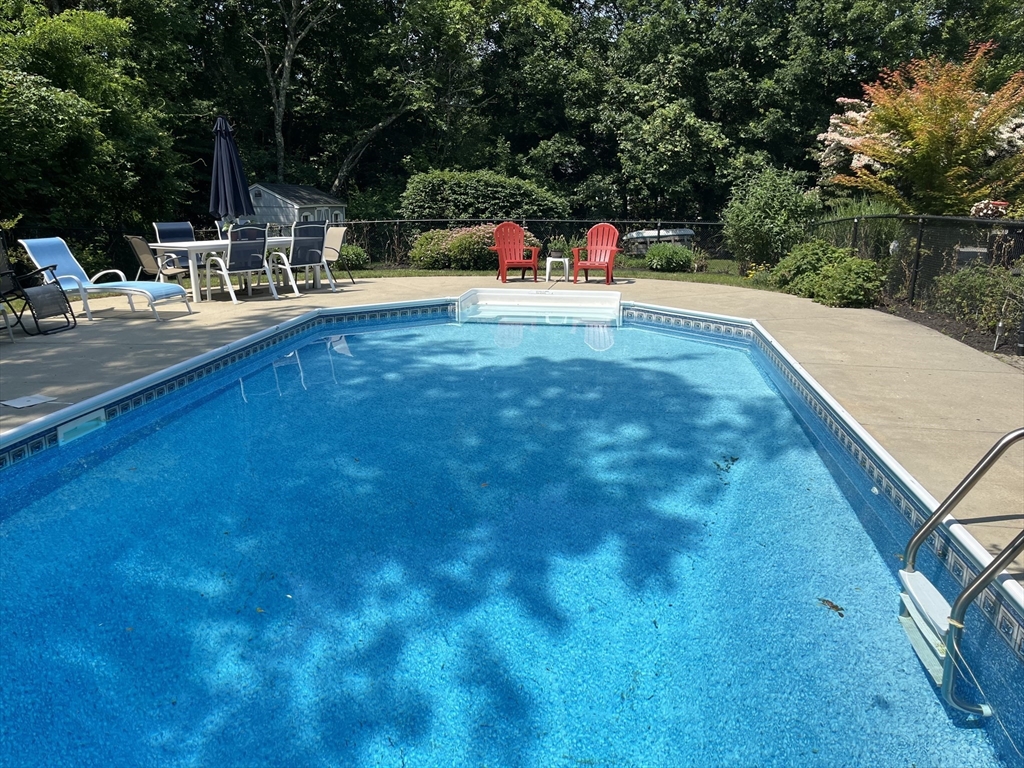 33 Tavern Way