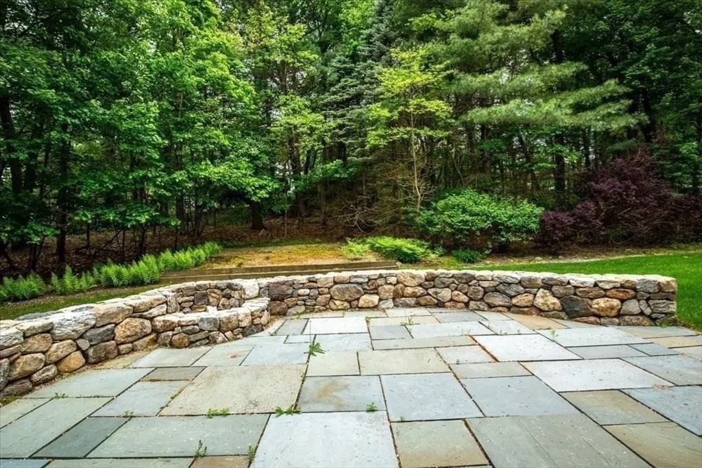 17 Bridle Path