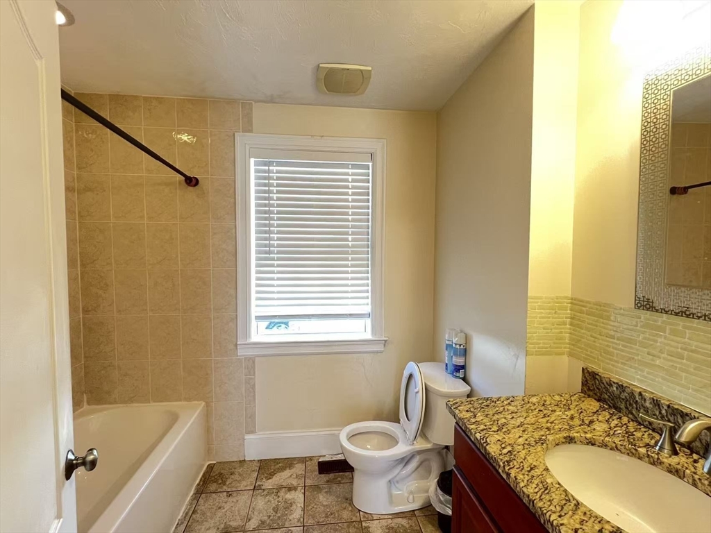 23 Woodbine St Unit: SF