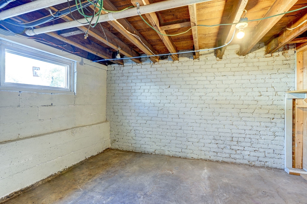 118 Brook Rd # 2