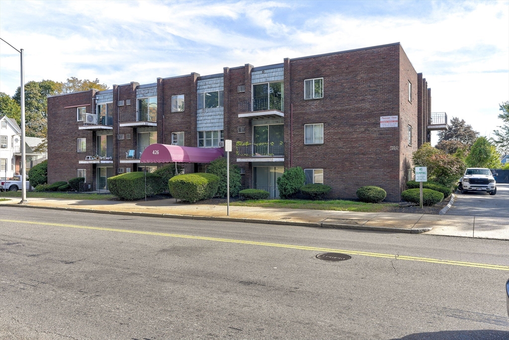 426 Pleasant St # U17