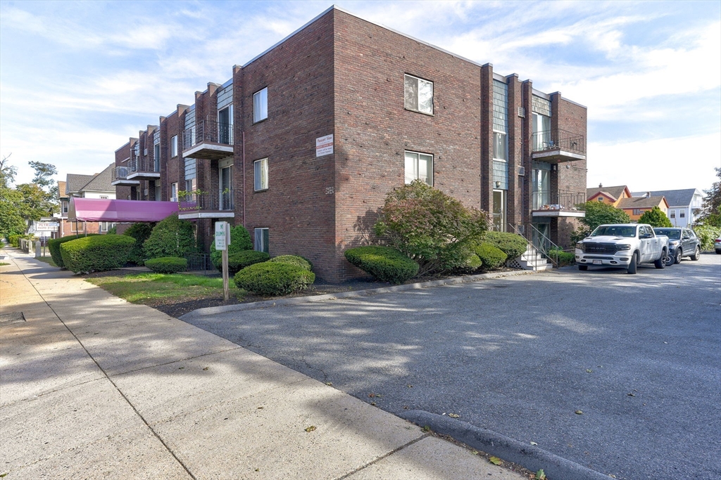 426 Pleasant St # U17
