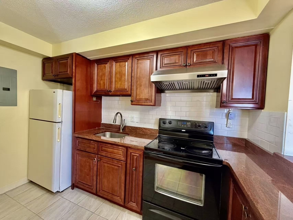 1025 Hancock St # 6J