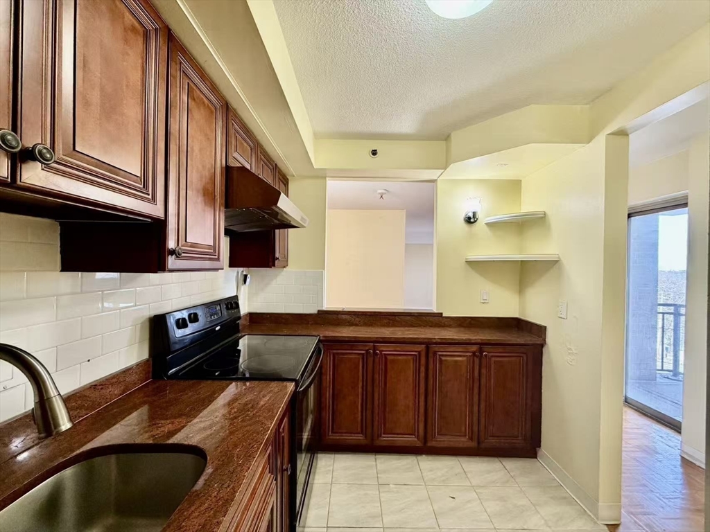 1025 Hancock St # 6J