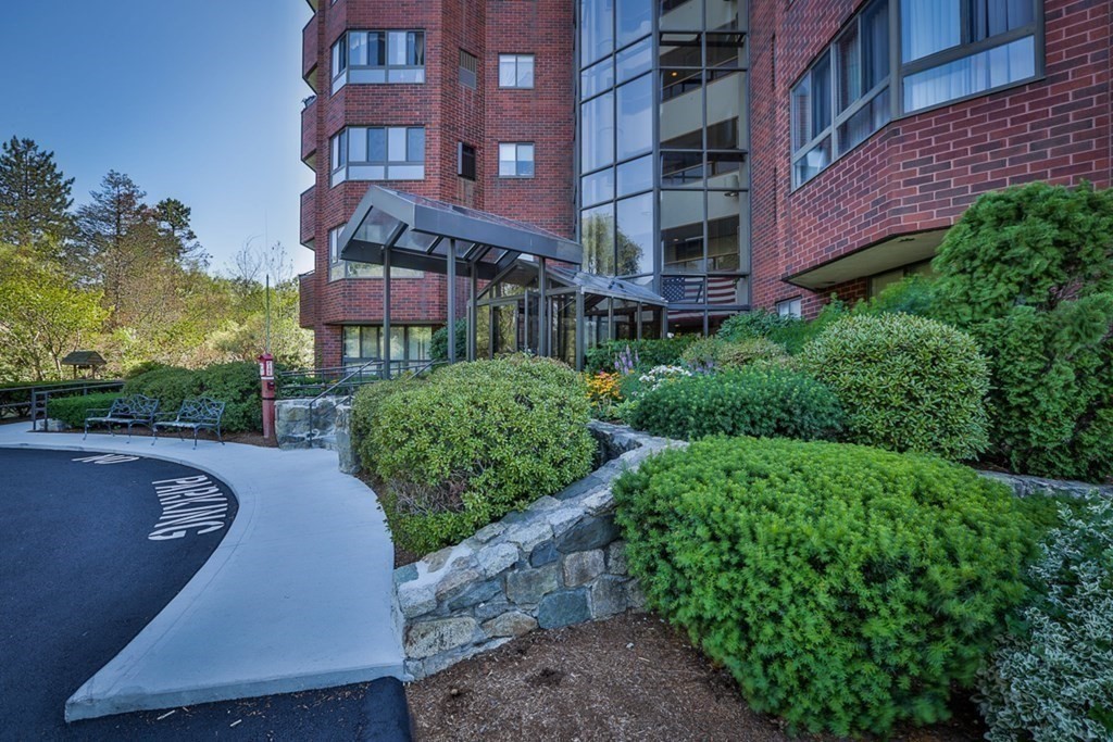 200 Burkhall St # 502