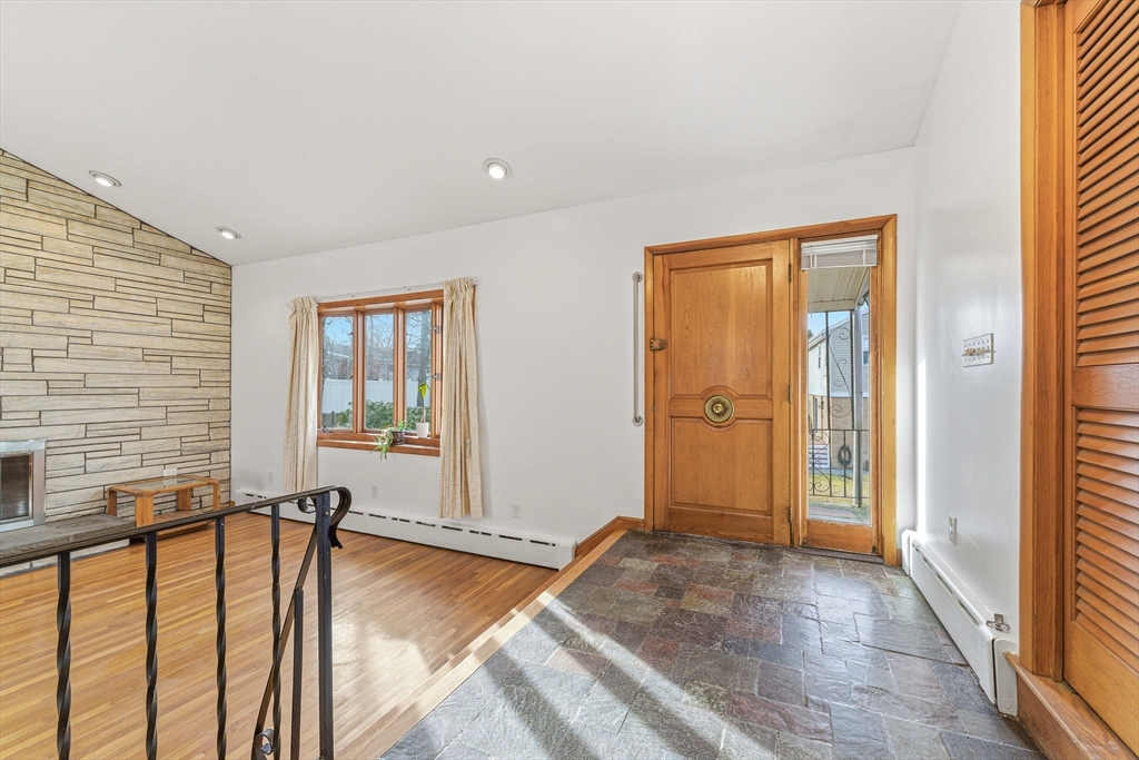 7 Carol St