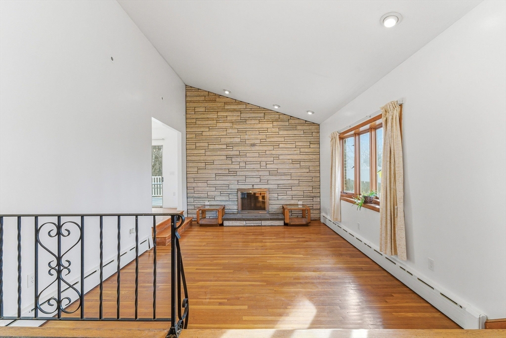 7 Carol St