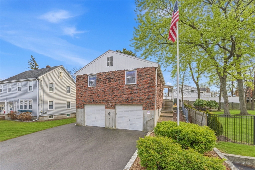 7 Carol St