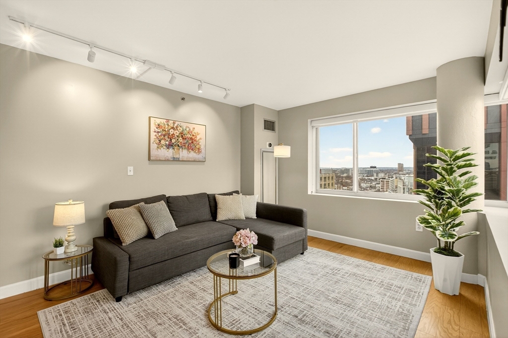 8-12 Museum Way # 1902