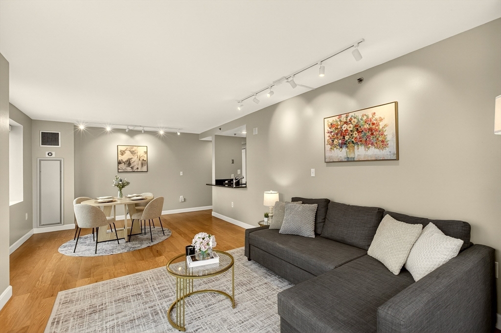 8-12 Museum Way # 1902