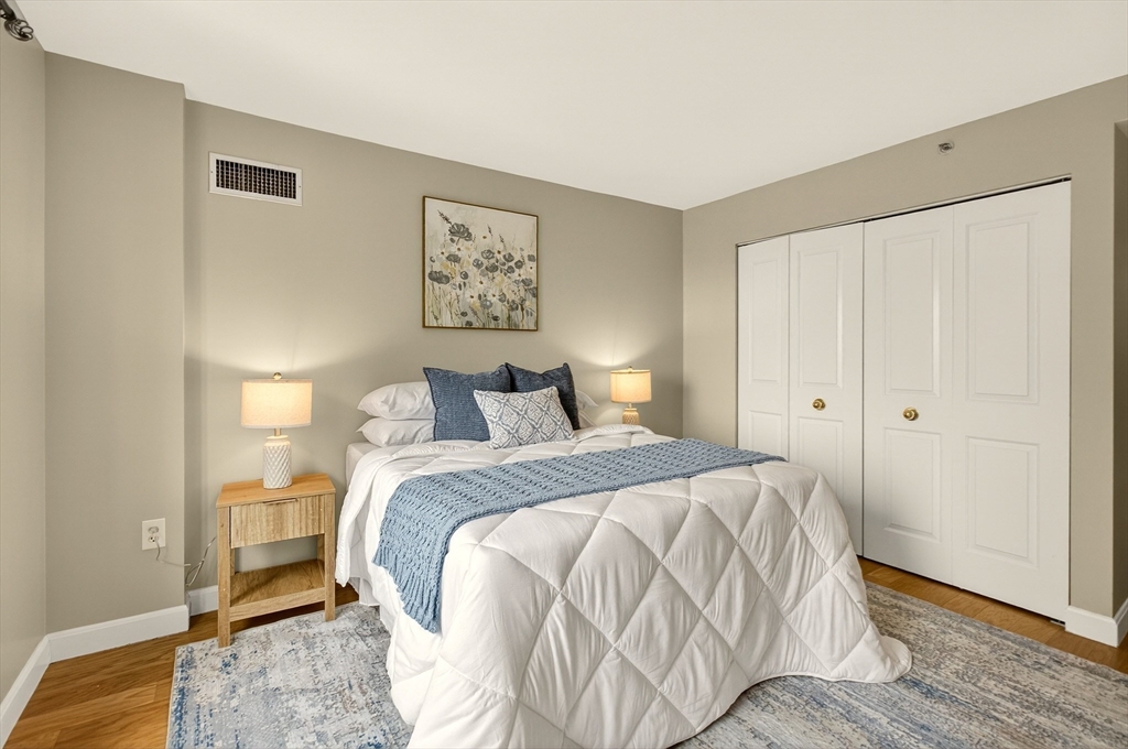 8-12 Museum Way # 1902