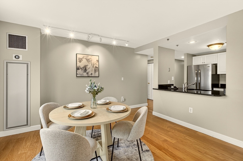 8-12 Museum Way # 1902