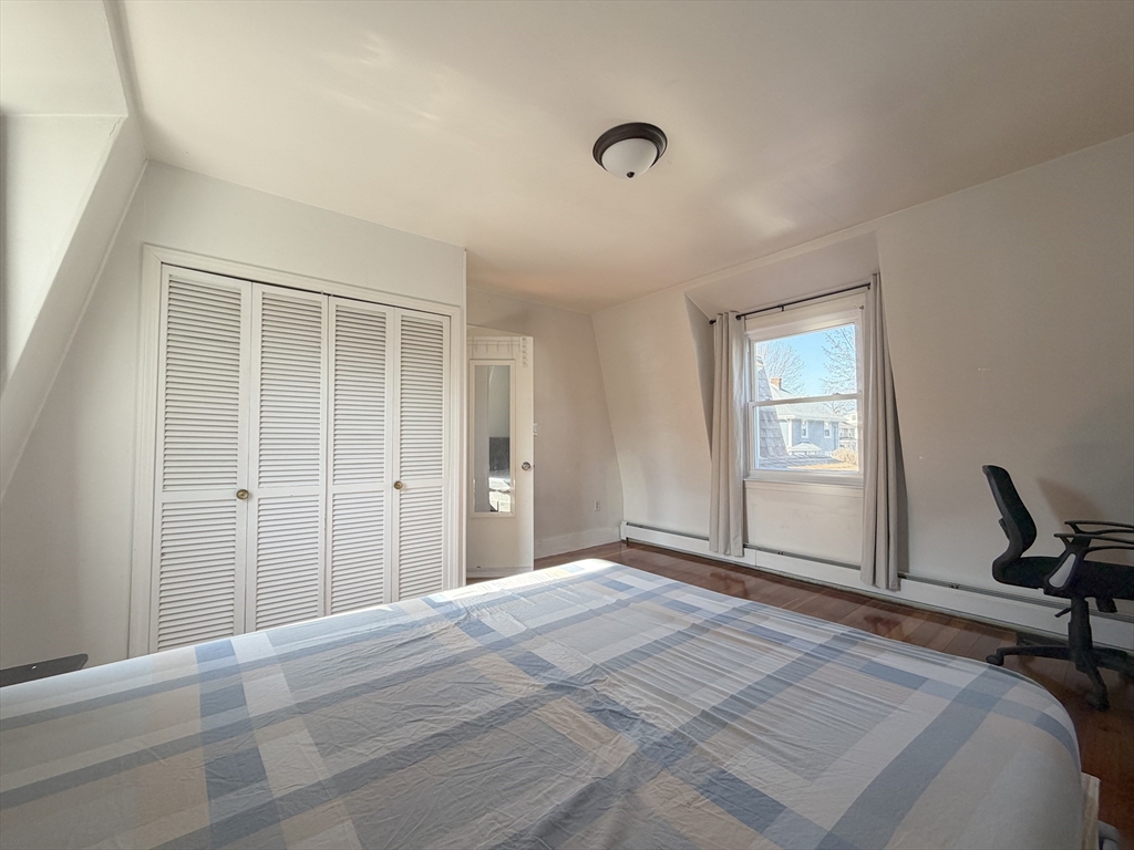 10 W Elm Ave