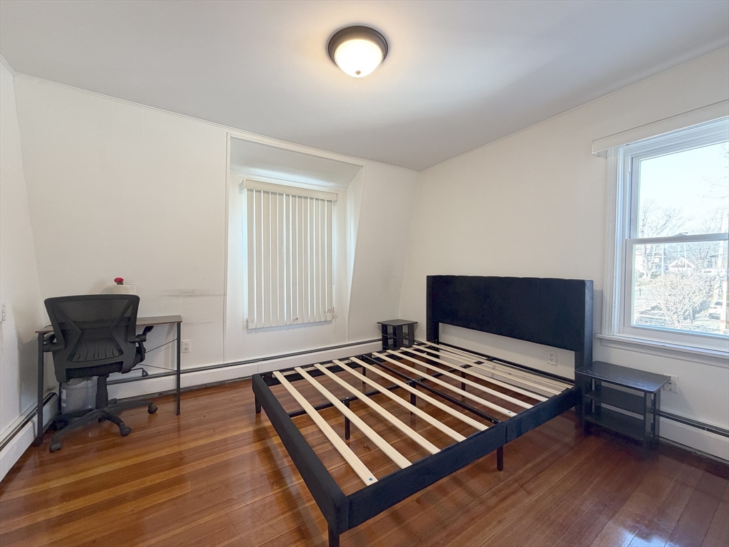 10 W Elm Ave