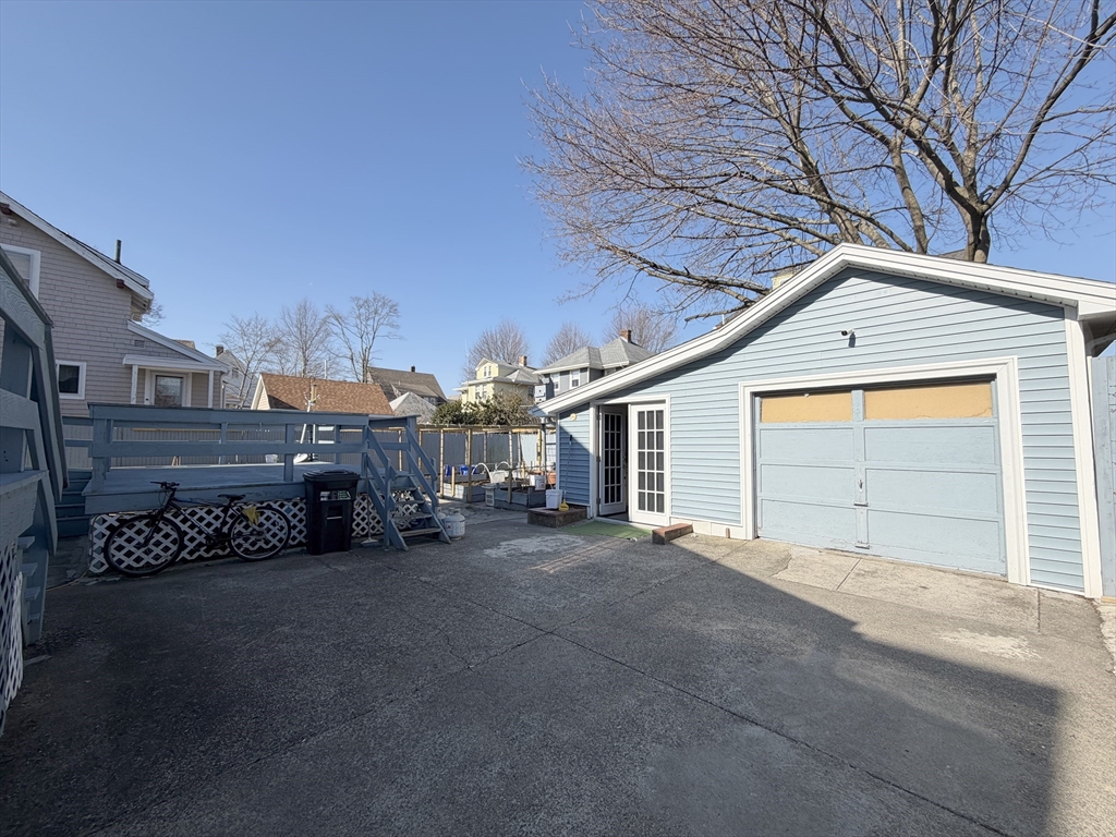 10 W Elm Ave