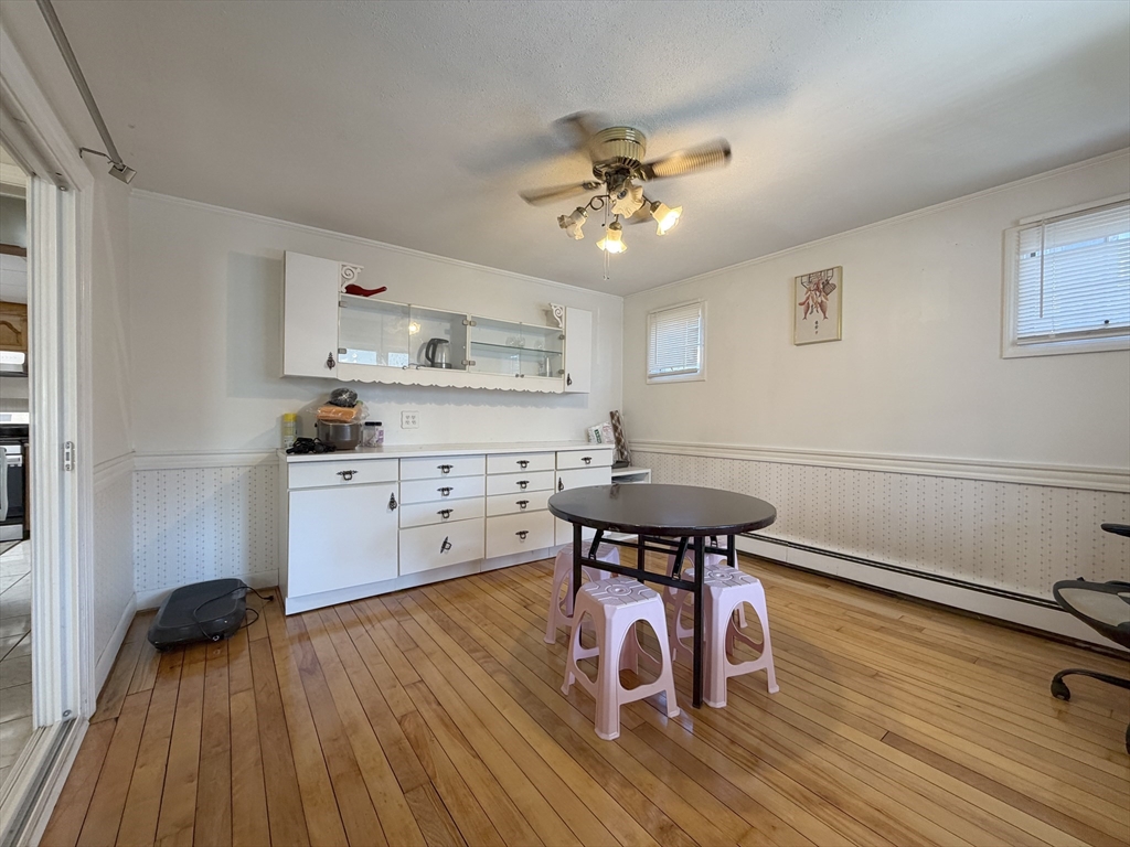 10 W Elm Ave
