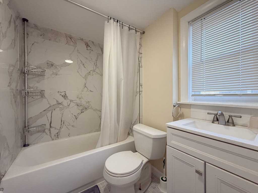 10 W Elm Ave