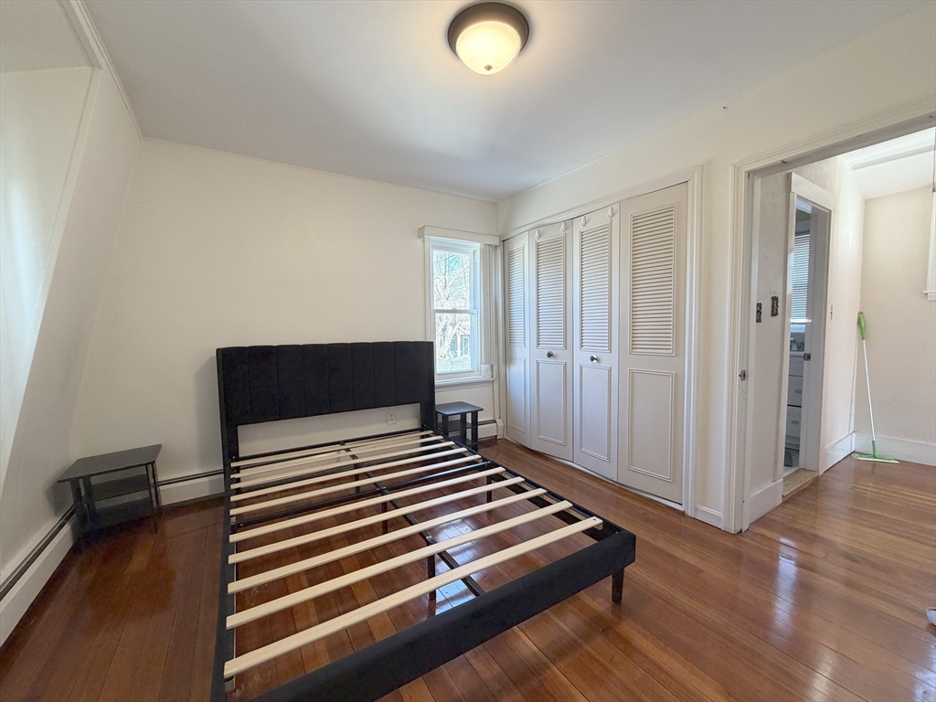 10 W Elm Ave