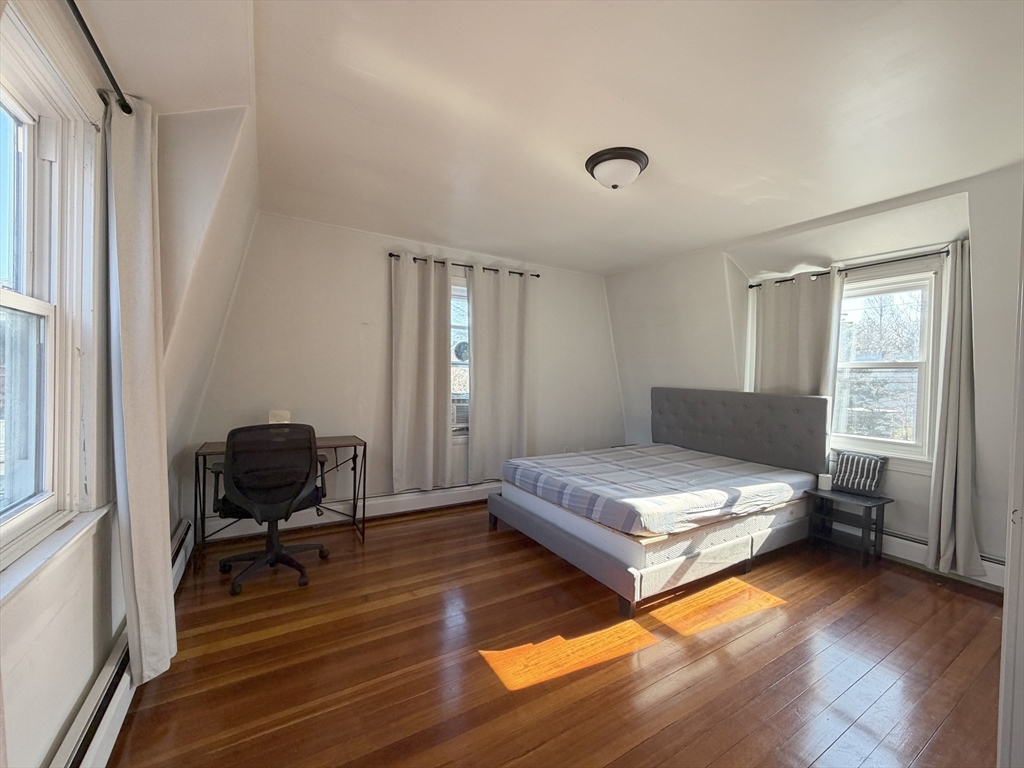 10 W Elm Ave