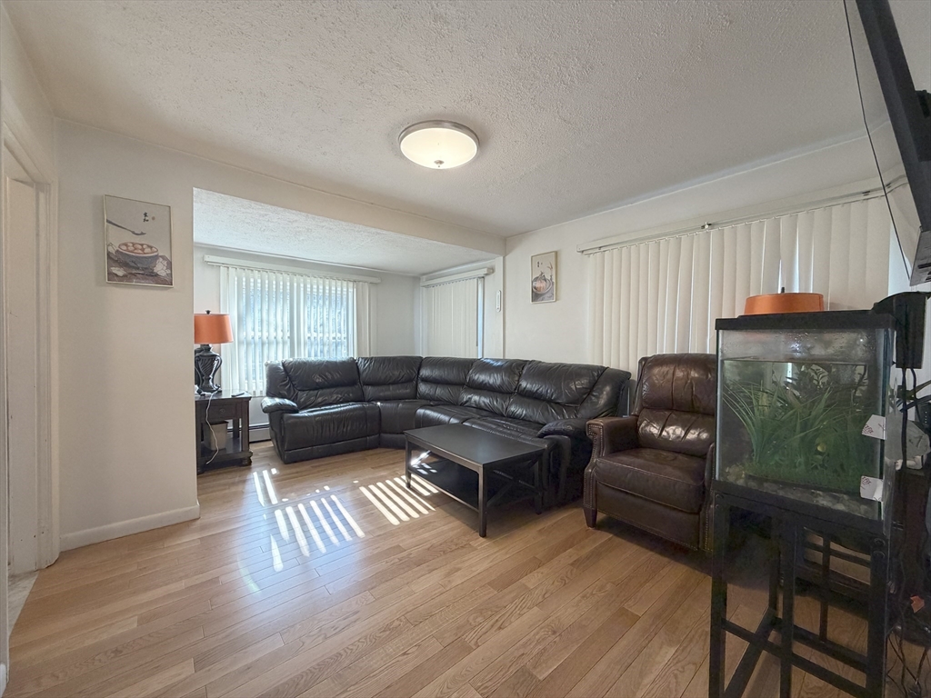 10 W Elm Ave